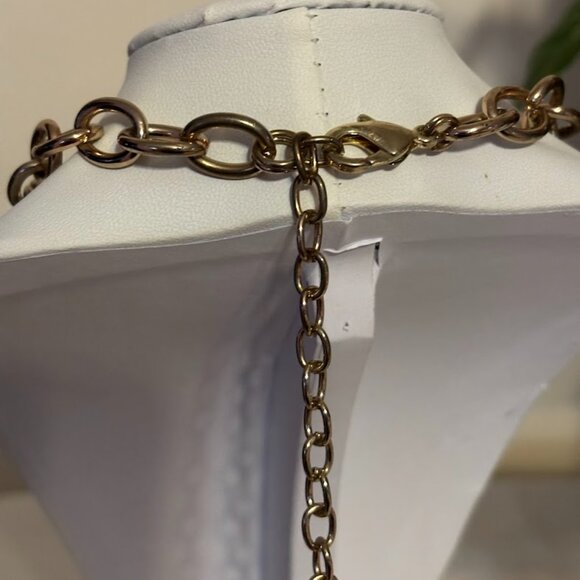 Beautiful Graziano Pearl Necklace (20") and Bracelet set in Gold Tone with pouch - Picture 6 of 16